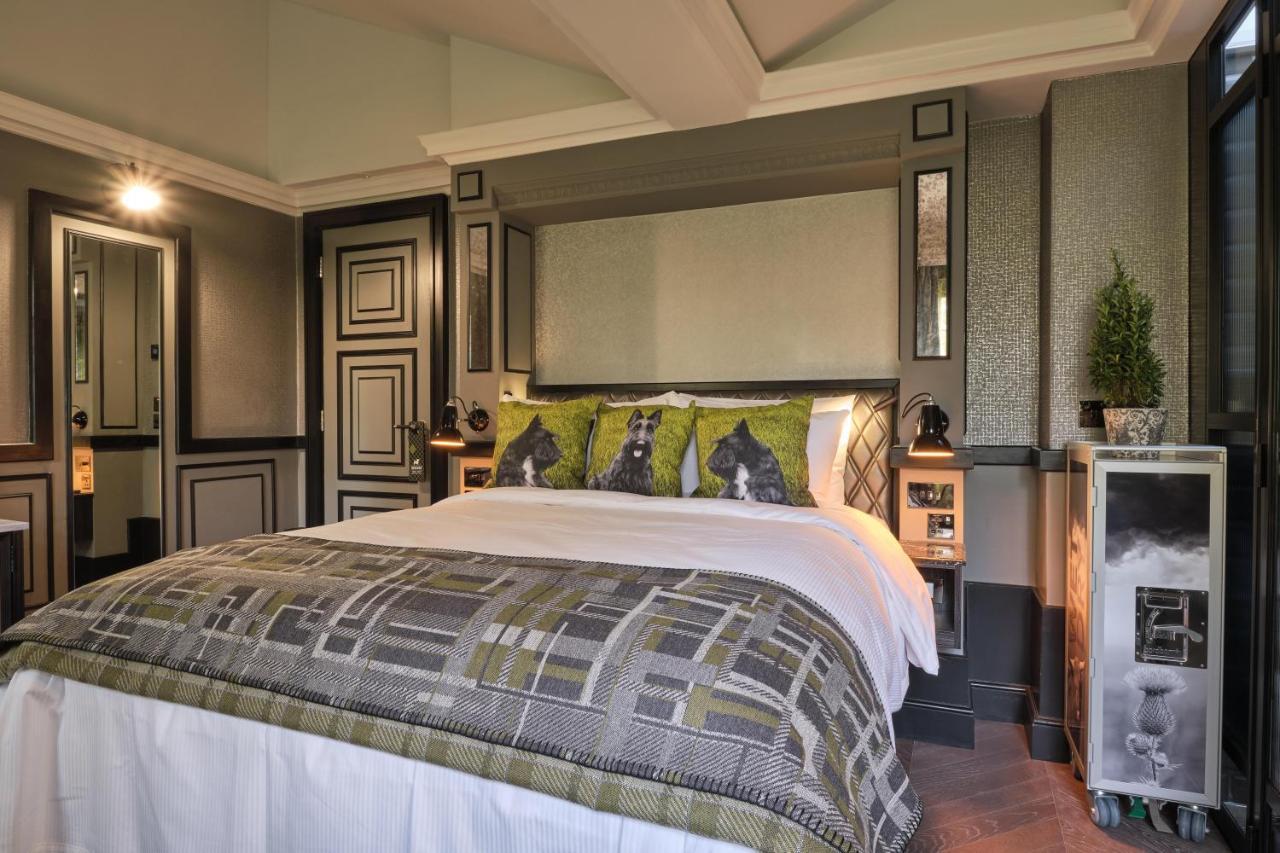 Großes Doppelzimmer mit Kingsize-Bett