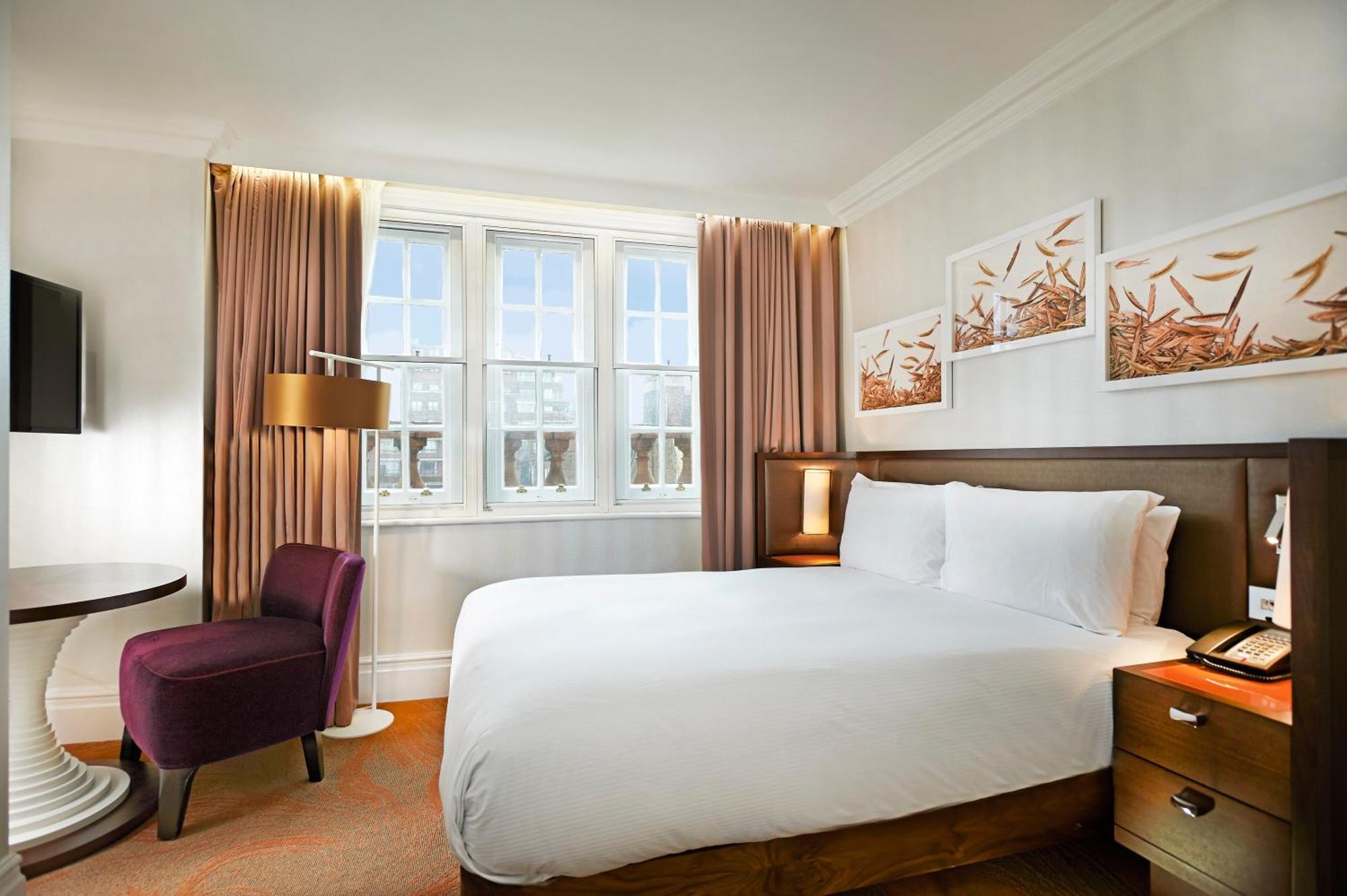 Zimmer mit Queensize-Bett und Aussicht