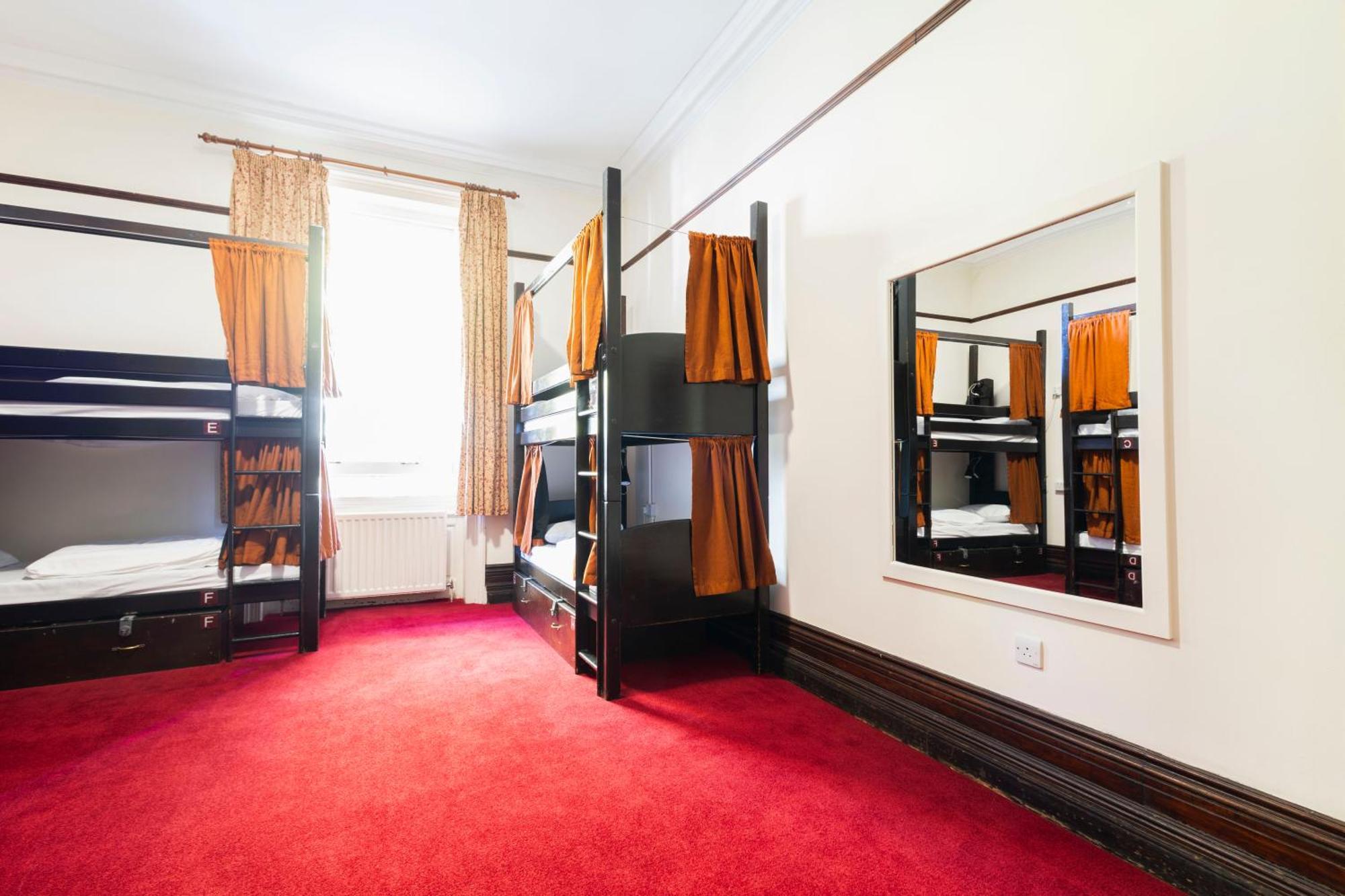 Bed 8-Bed Female Dormitory Room