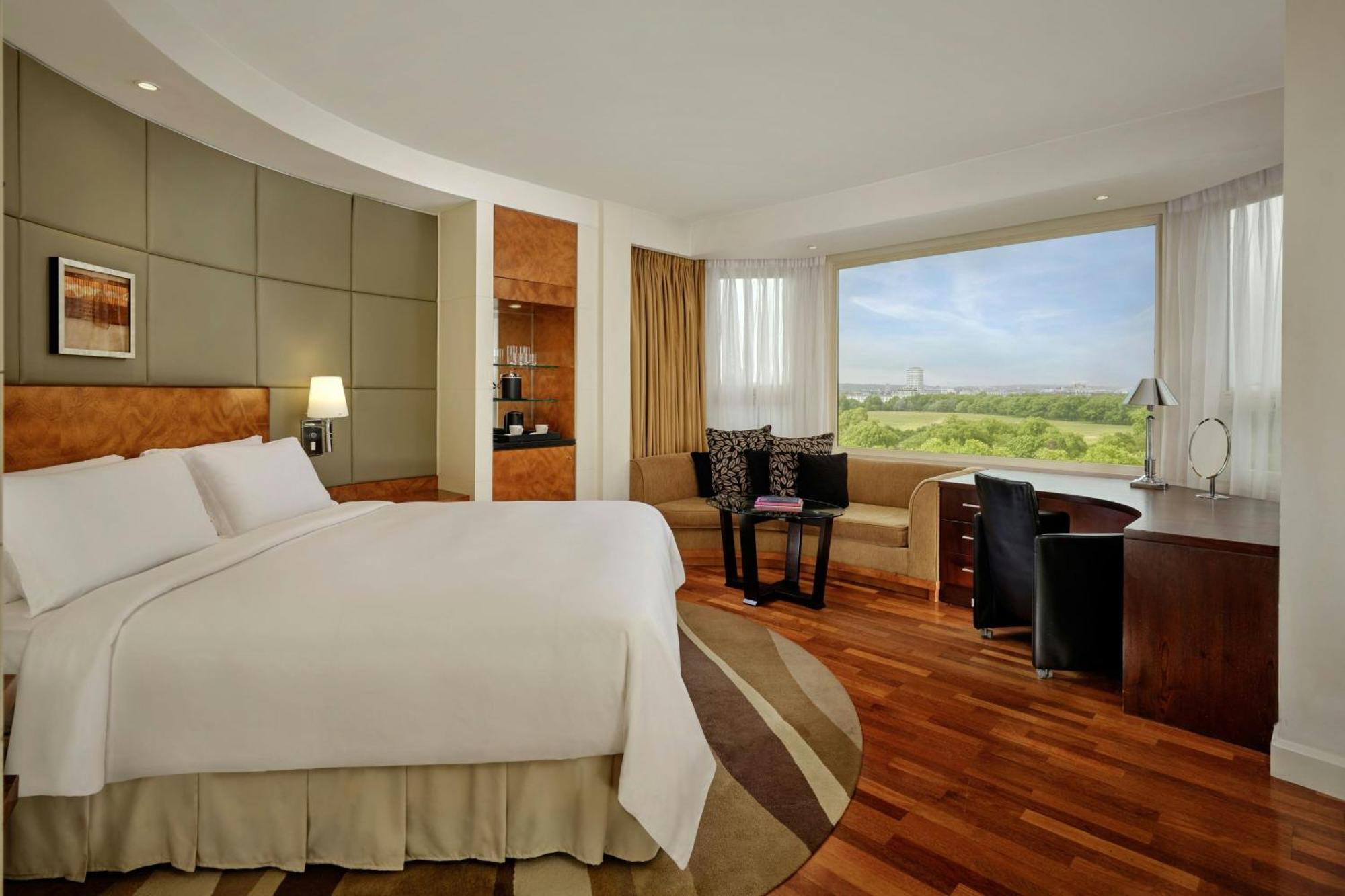 Panoramic Room Guest room 1 King Skyline view High floor,1683804357:JPEG