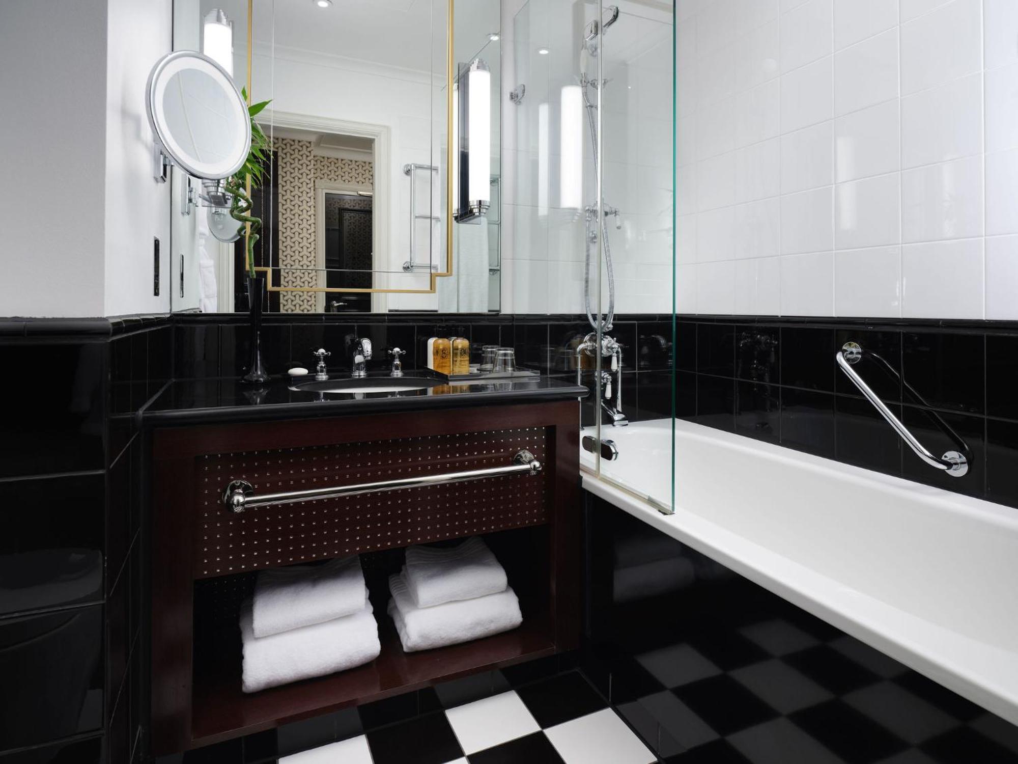 Classic Queen Room