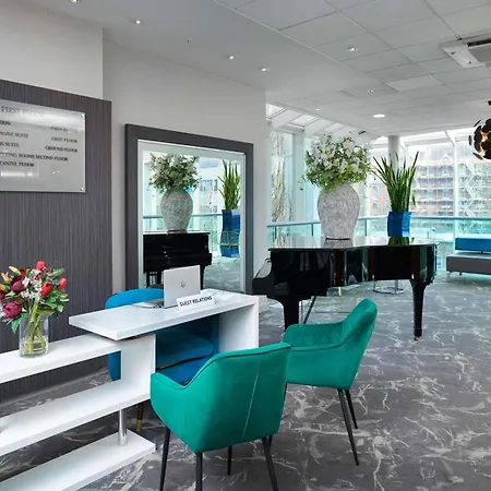Novotel London West-3